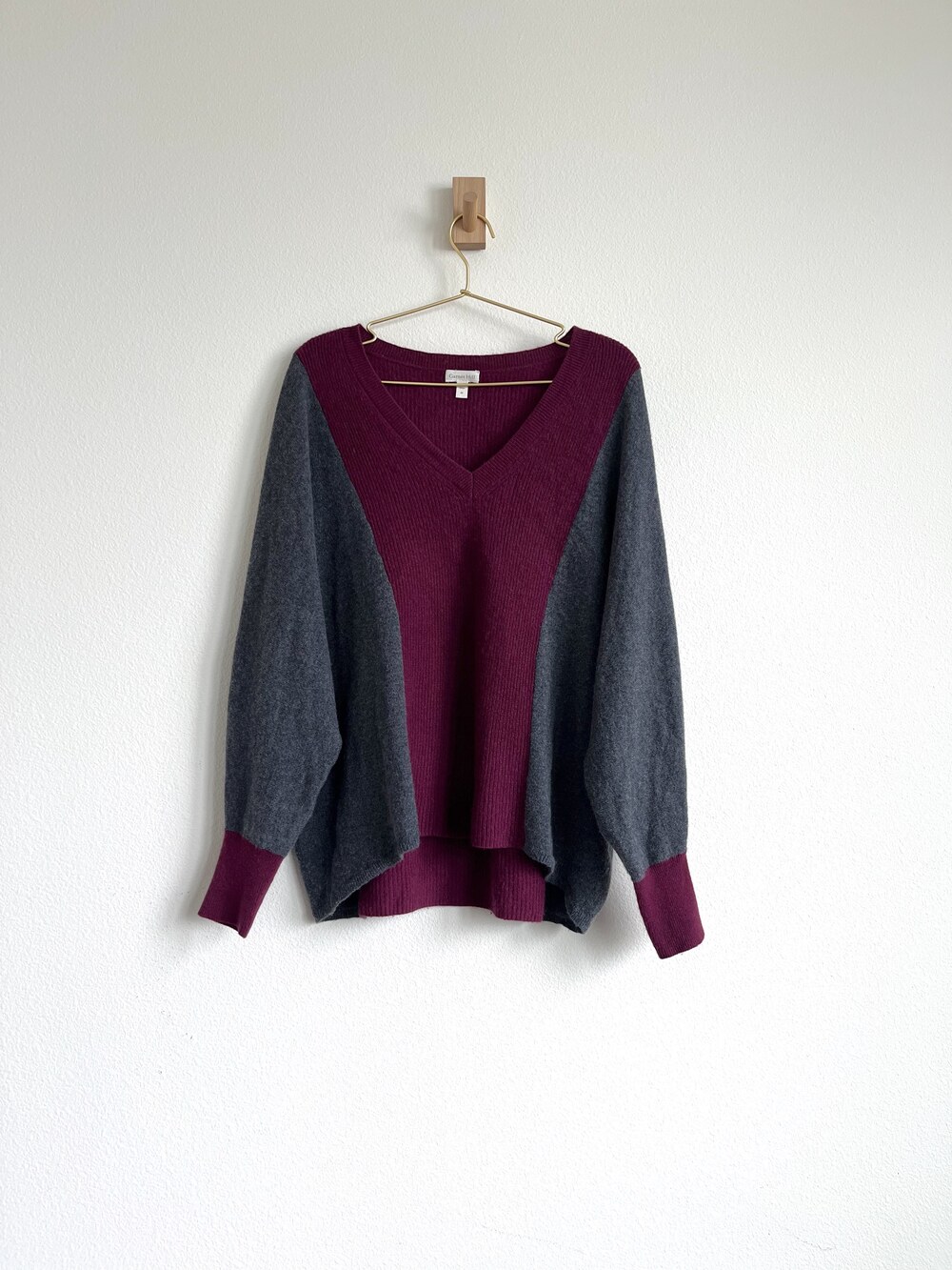 Garnet Hill Recycled Cashmere Colorblock Sweater Magenta Grey V-Neck - Size M
